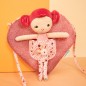 MUÑECA ALINE CON BOLSA EN FORMA DE CORAZÓN